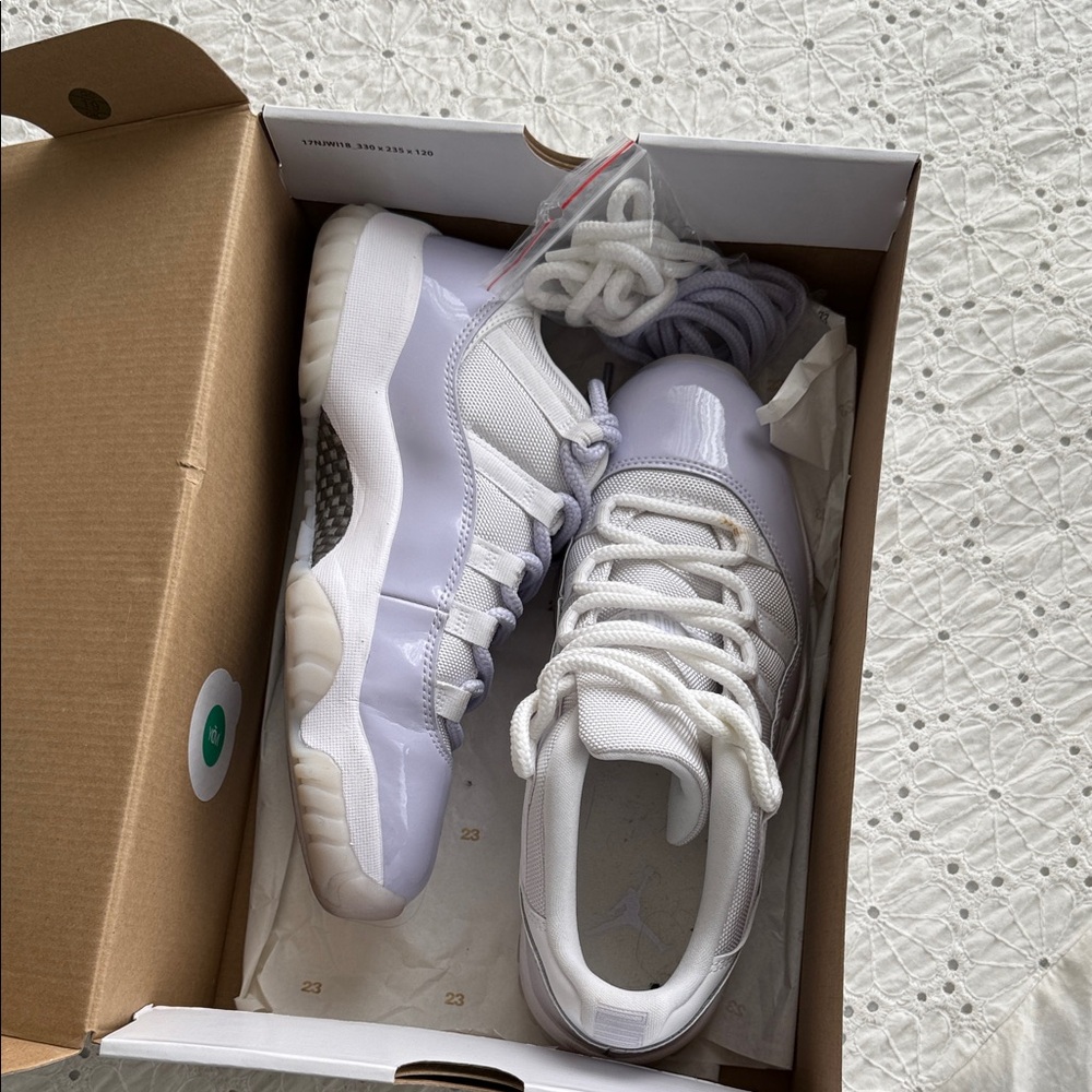 Women’s Air Jordan 11 Retro Low - Picture 6 of 7